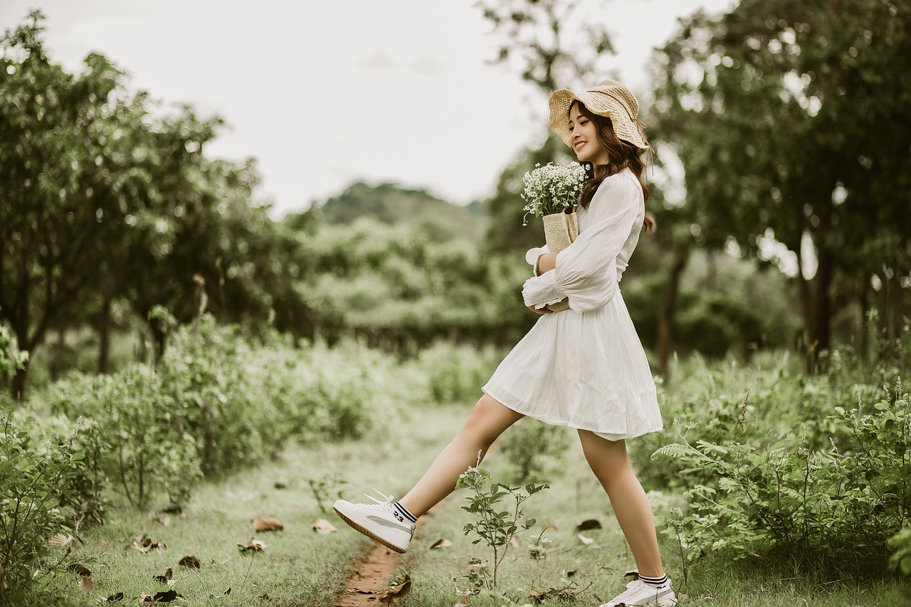 girl, fashion, flowers-6615570.jpg